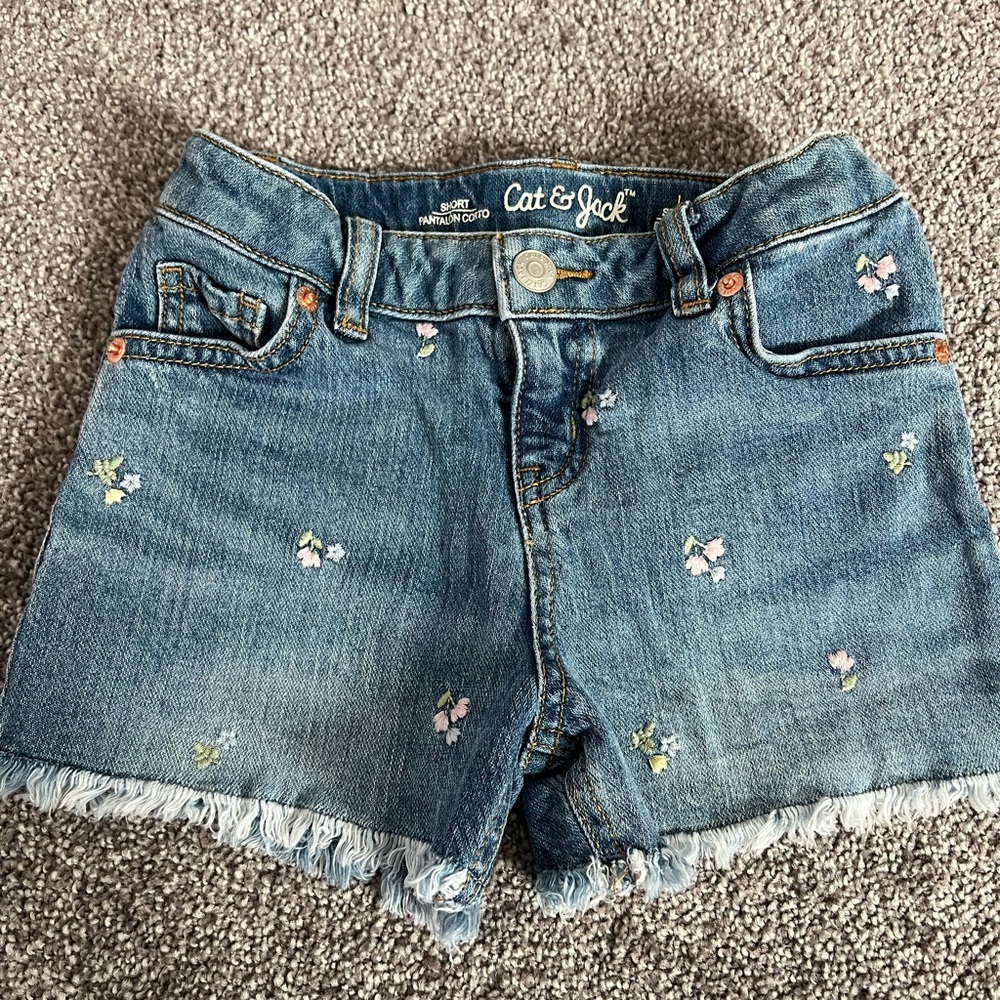 Cat & Jack Jeans Shorts embroided  flowers 6/7Y